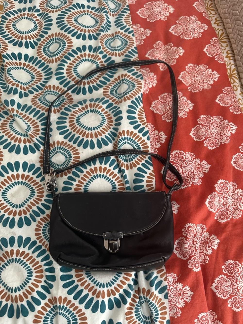 Perlina Black Leather Crossbody with Silver Clasp